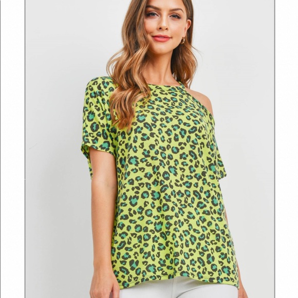 Cold shoulder lime/mint leopard print short sleeve blouse, boutique NWT - Picture 4 of 6